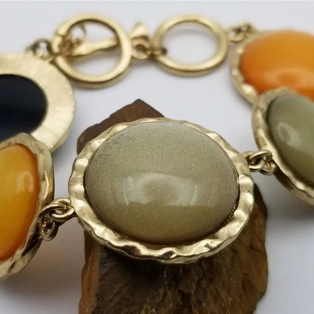 Hippie flower child bracelet. B529